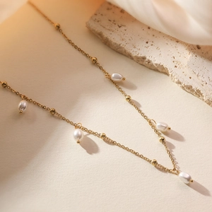 Französische Vintage Perlenkette mit 18K vergoldeter Edelstahlkette für Damen