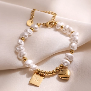Bracelet en Acier Inoxydable Femme Élégant Künstliche Perle Baroque Pendentif Coeur Étiquette Good Luck Plaqué Or Bijoux Main