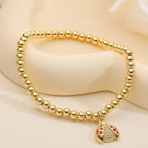 Élégant bracelet perlé plaqué or 18 carats avec pendentif coccinelle en cristal sur soie