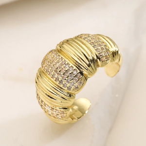 Bague large vintage plaquée or 18K avec texture ondulée en zircon et design ajustable