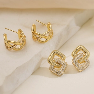 Geometric Copper Stud Earrings For Women Luxurious Gold Plated Rhinestone Inlaid Twisted Square Earrings Minimalist Fashion Jewelry