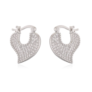 Boucles d'oreilles créoles cœur argentées avec pavé de zircons au style minimaliste