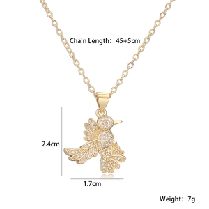 Details des 18K vergoldeten Kolibri-Anhängers mit Maßen 2,4cm x 1,7cm und Kettenlänge