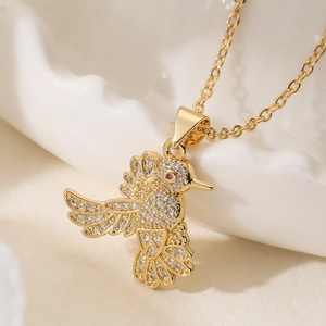 Elegante 18K vergoldete Kolibri-Halskette mit funkelndem Zirkonia-Besatz für Damen