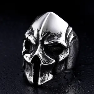 Anillo de calavera con casco espartano de acero inoxidable retro para hombres
