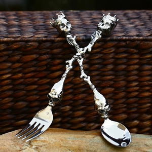 Retro stainless steel gothic cutlery set with skull handle forks and spoons for dining