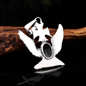 Pendaglio maschile in acciaio al titanio con aquila e croce, stile punk e gotico