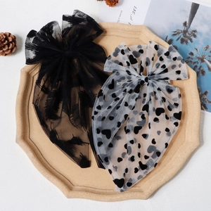 Barrettes à cheveux chics en dentelle avec motifs de cœurs blanc et noir