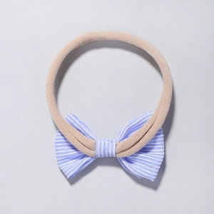 Bandeau bébé en nylon avec nœud à rayures bleues accessoire cheveux pour nourrissons