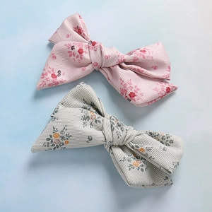 Barrettes à cheveux à motifs floraux pour filles en rose et gris avec nœuds en tissu