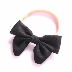 Bandeau bébé en nylon souple avec un nœud noir texturé pour nouveau-nés