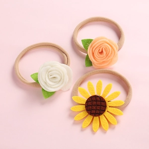 Trois bandeaux bébé faits main avec fleurs en tissu rose et tournesol sur nylon élastique