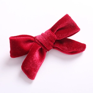 Lazo para el pelo de terciopelo rojo hecho a mano para niñas con acabado elegante