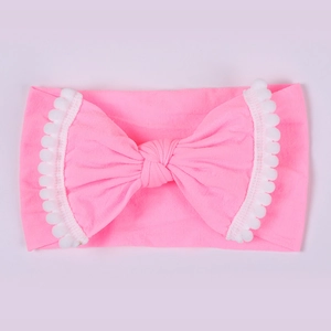 Roze elastische baby-hoofdband met grote strik en witte pompon-franje, zacht materiaal