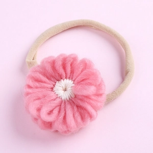 Bandeau bébé fait main avec fleur au crochet rose et ruban en nylon souple et élastique