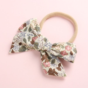 Baby Haarband mit Blumendruck, großer Baumwollschleife und weichem Nylonband