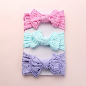 Lot de trois bandeaux tricotés pour bébé avec nœuds en rose, bleu clair et lavande