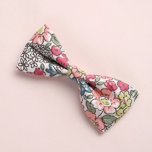 Détails des pinces à cheveux en coton à fleurs avec motifs pastoraux roses et rouges