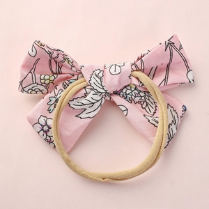 Baby-Stirnband mit rosa Blumenschleife und weichem, elastischem Nylonband für Kleinkinder