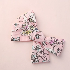 Barrette à cheveux avec nœud en coton à fleurs roses et motifs de jardin dessinés à la main