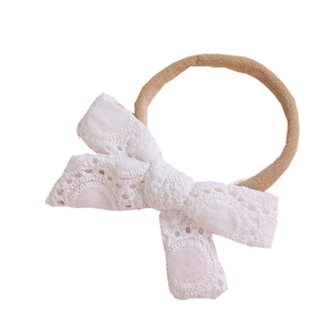 Bandeau bébé en dentelle blanche avec nœud papillon et anneau élastique en nylon kaki