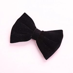 Detail of premium black velvet bow hair clip with a soft texture and elegant finish