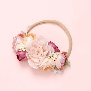 Bandeau souple en nylon pour bébés avec fleurs artificielles en satin rose et crème