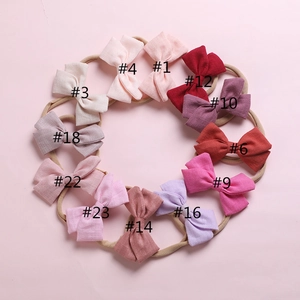 Détail de 12 bandeaux pour bébé en lin avec bandes en nylon souple et sans trace