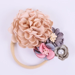 Détails du bandeau pour bébé en fleurs de soie fait main avec ruban nylon doux et perle centrale