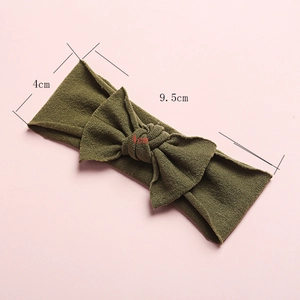 Detail showing dimensions of army green waffle knit baby headband with dimensions 9.5cm and 4cm