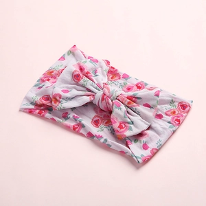 Zachte nylon baby haarband met grote strik en paarse bloemenprint voor pasgeborenen
