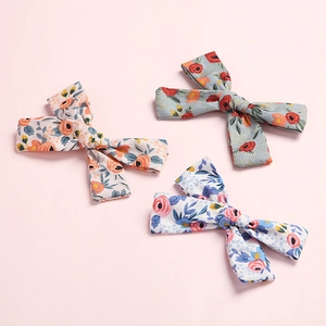 3-teiliges Set florale Haarspangen für Mädchen in Beige, Blau und Navy-Baumwolle