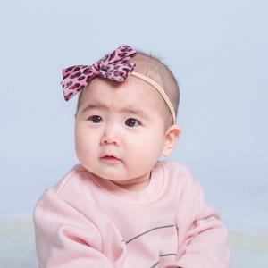 Bandeau bébé avec nœud en velours léopard et sweat-shirt rose doux pour nouveau-né