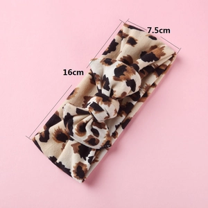 Fascia per capelli neonata con fiocco leopardato in morbida maglia su sfondo rosa