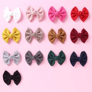 Set mit 13 bunten gestrickten Schleifen-Haarclips für Mädchen in Pastellfarben