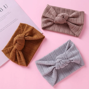 Dreierpack gerippte Strick-Babystirnbänder mit Knotendesign in Braun, Rosa und Grau