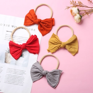 Lot de quatre bandeaux bébé en nylon doux avec grands nœuds en rouge, orange, ocre et gris