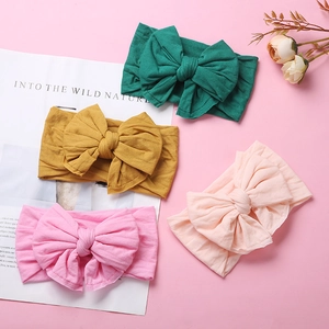 Weiche Nylon-Stirnbänder für Babys mit handgeknoteten Schleifen in vier verschiedenen Farben
