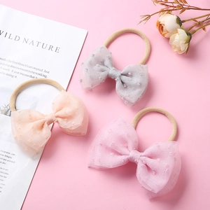 Ensemble détaillé de trois bandeaux en nylon pour bébé avec grands nœuds en résille à pois