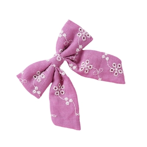 Barrette à cheveux avec nœud en coton violet et broderie florale blanche pour fille
