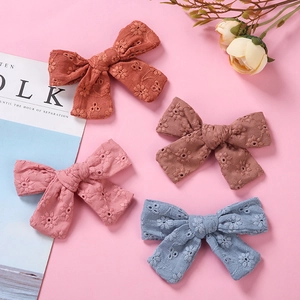 Pince à Cheveux Nœud Papillon en Coton Broderie Dentelle pour Enfants Filles Style Pastoral Brodée Ajourée Florale Accessoires de Cheveux