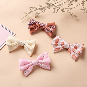 Lot de quatre barrettes à cheveux à motifs floraux pour bébés et petites filles