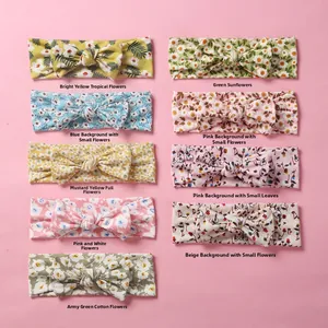 Vue à plat de 9 motifs floraux de bandeaux pour bébé en coton tricoté élastique