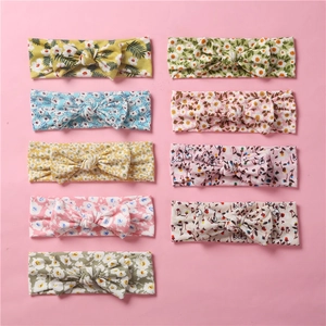 Détail de neuf bandeaux pour bébé à motifs floraux en coton doux et élastique