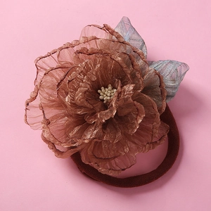 Bandeau à fleur en tulle marron pour bébés avec couches 3D et feuilles sur fond rose