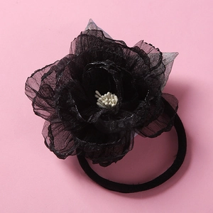 Détail du bandeau pour bébé avec fleur en maille 3D et sangle en nylon élastique souple