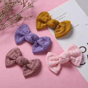 Lot de quatre barrettes à nœuds tricotés texture gaufre pour filles en tons pastel