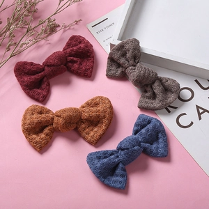 Lot de quatre barrettes nœuds en tricot gaufré en bordeaux, café, jaune et bleu