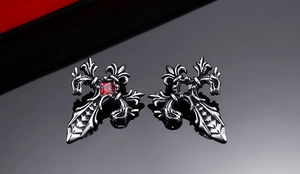 Gotische Kreuz-Ohrringe mit Vintage-Silberfinish und quadratischem rotem Zirkon-Stein