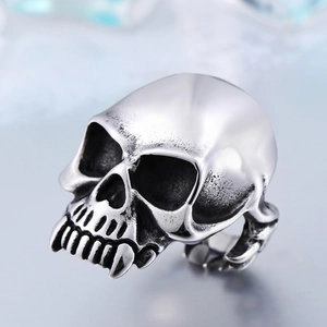 Gothic vintage stainless steel skull ring with polished finish and oxidized details